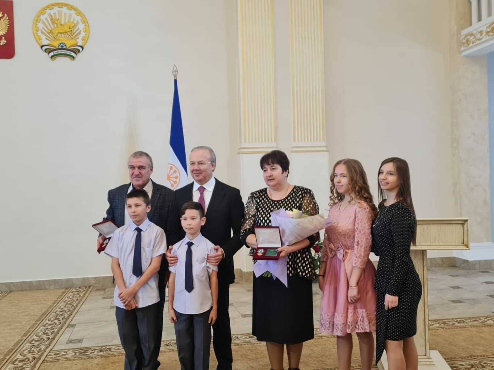 В Башкортостане ещё 10 семей удостоены государственной награды «Родительская доблесть»