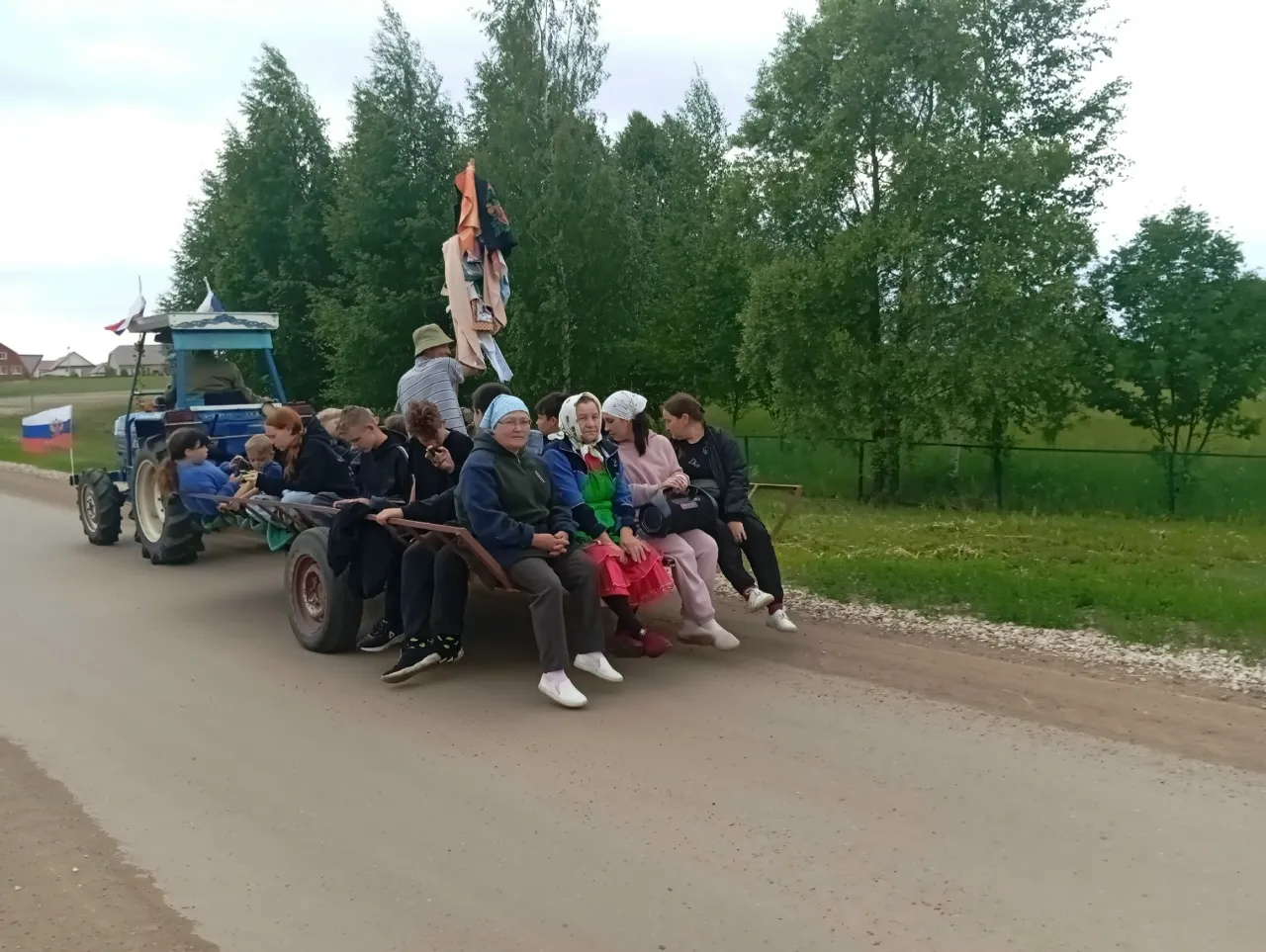 Традиция жива: перед сабантуем прошло традиционное шествие по сбору полотенец