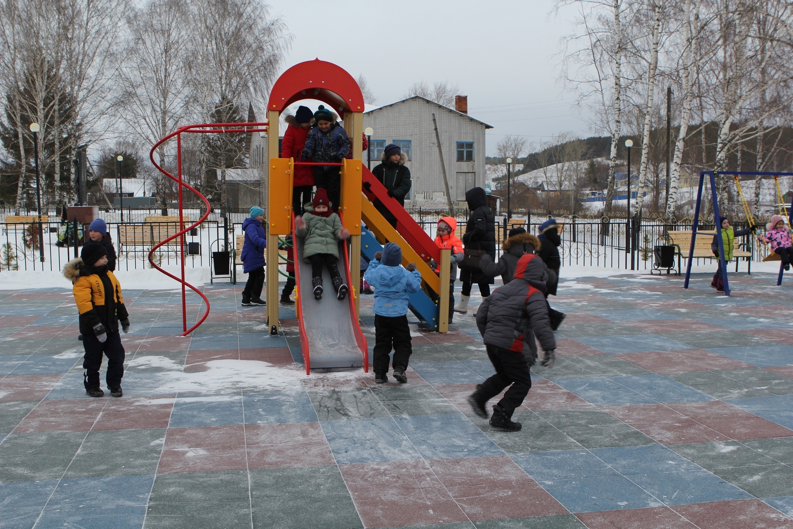 В селе Шулганово открыли детскую игровую площадку