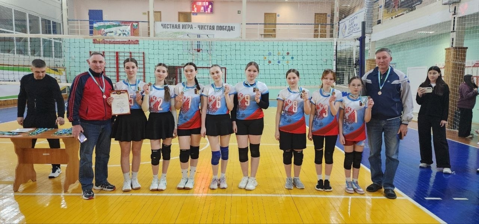 Нылъёслэн командаоссы волейболъя ӵошатсконэ пыриськизы