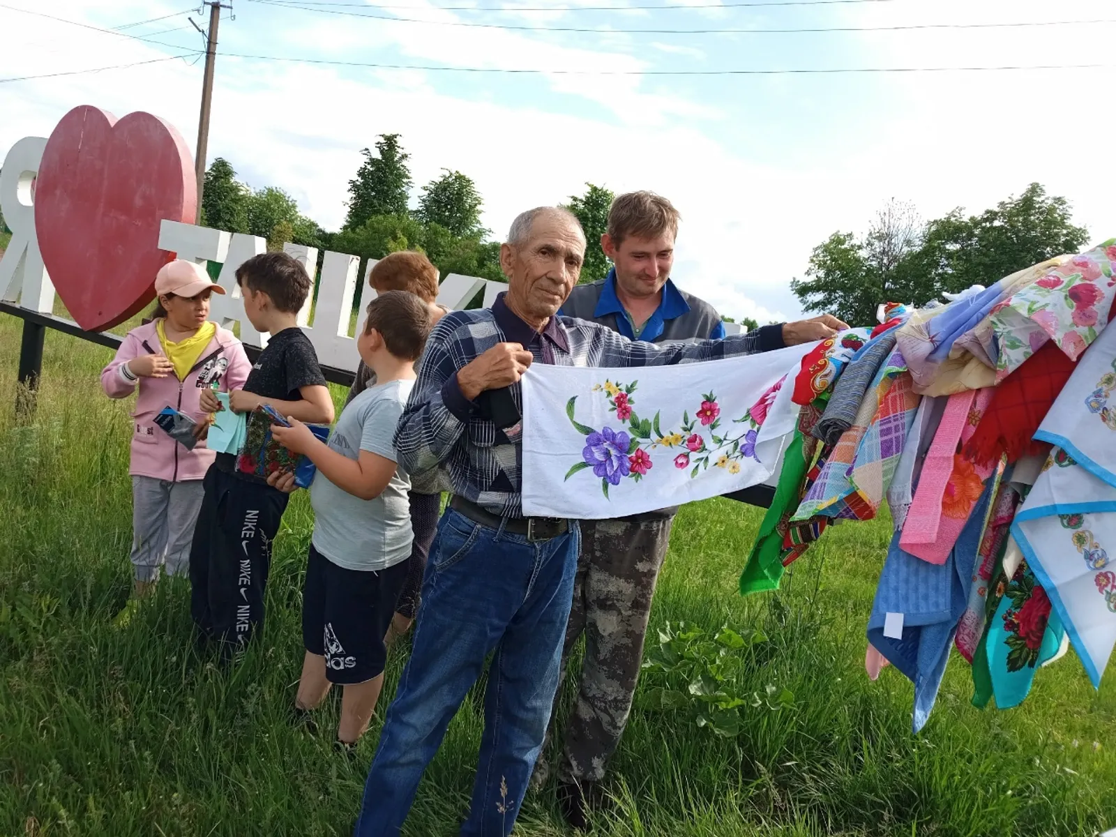 Традиция жива: перед сабантуем прошло традиционное шествие по сбору полотенец