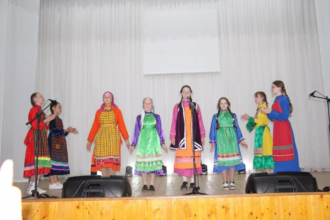 "Усточикарысь" нылпиос концерт возьматӥзы