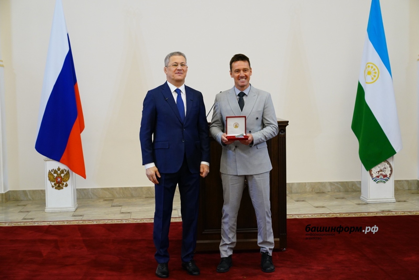 В канун Дня защитника Отечества Радий Хабиров вручил госнаграды