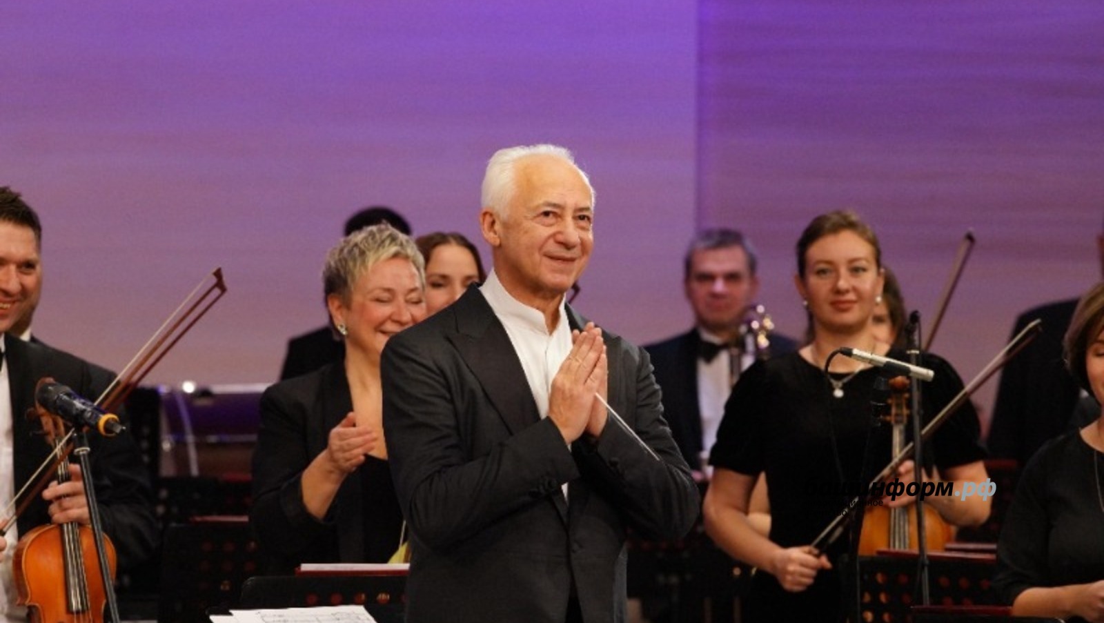 Владимир Путин вручил  дирижеру Владимиру Спивакову звание Героя Труда