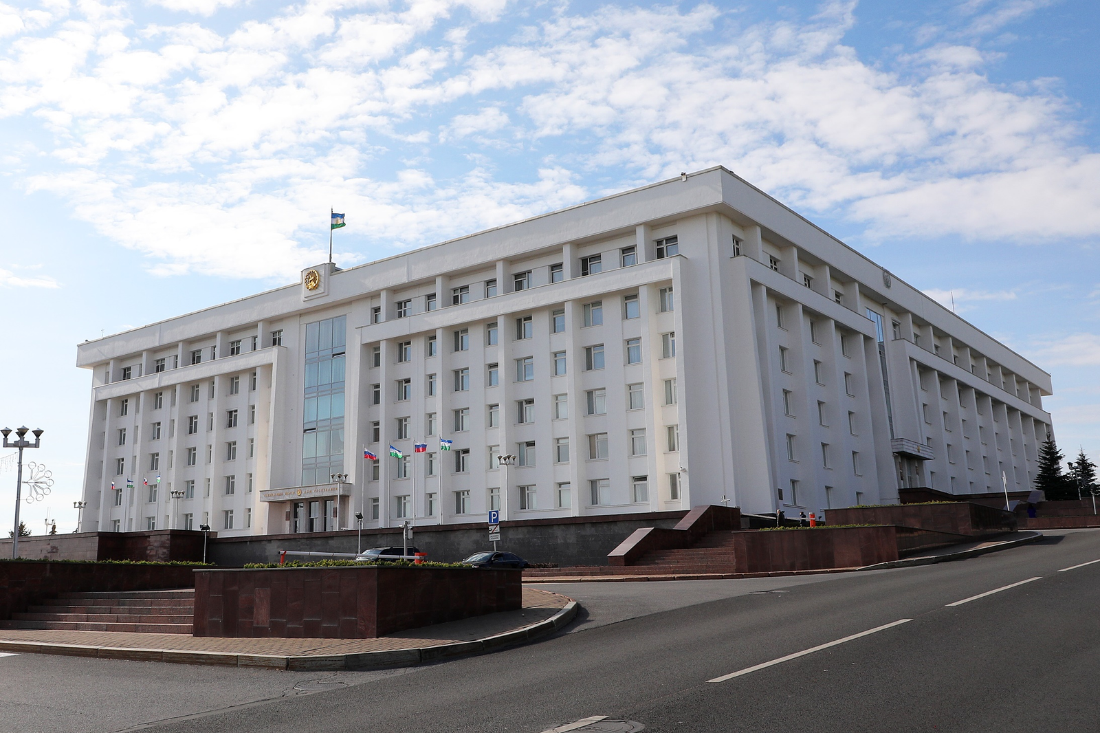 Радий Хабиров поздравил муниципальных служащих с профессиональным праздником