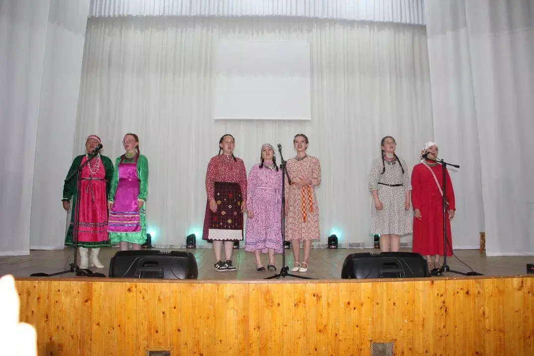 "Усточикарысь" нылпиос концерт возьматӥзы