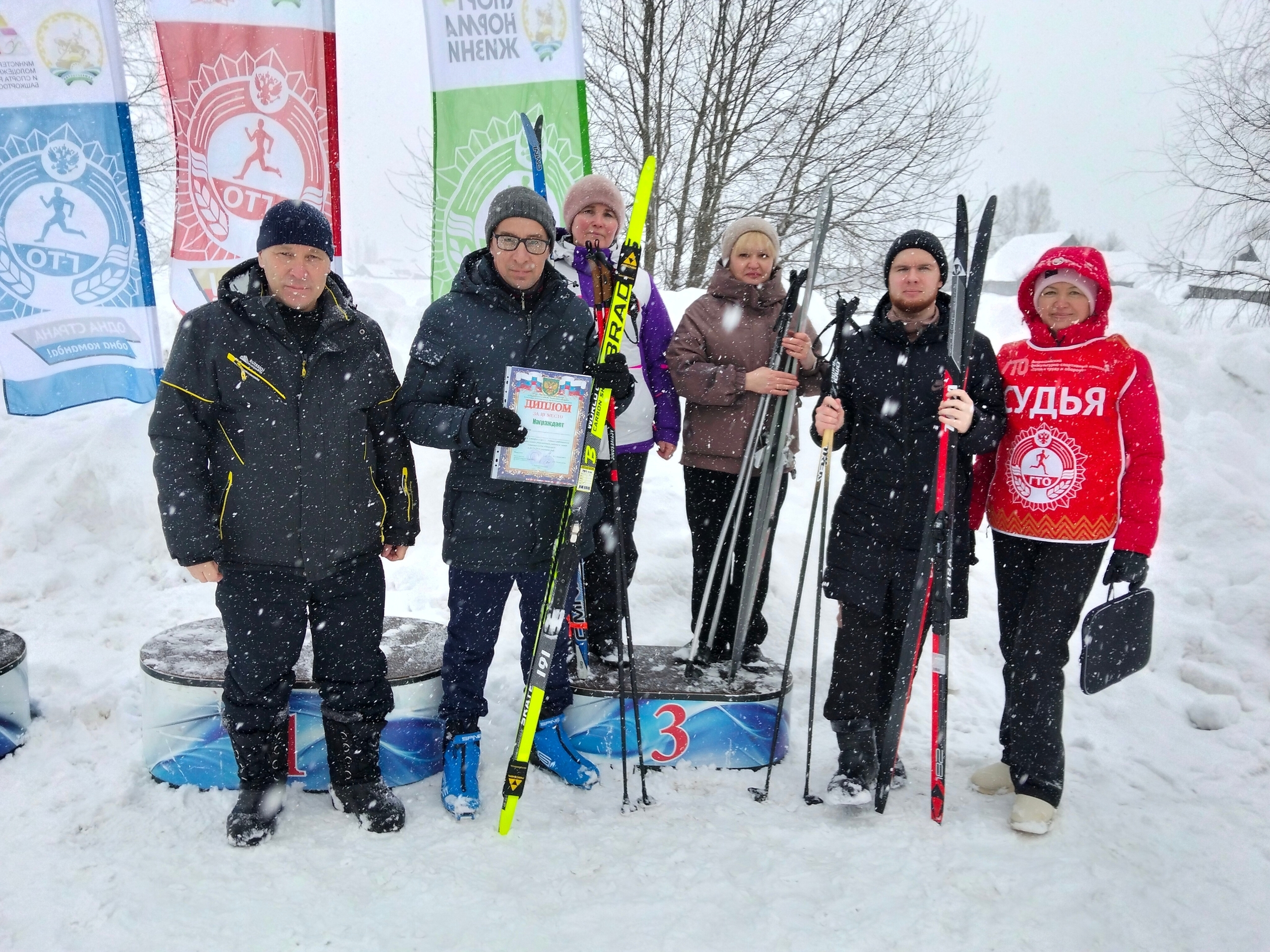 Школьники и учителя Татышлинского района соревновались в лыжных гонках