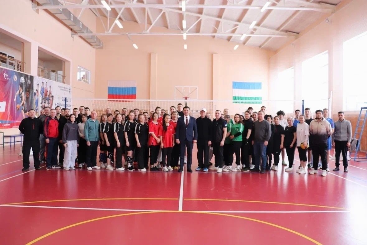 Гурт поселениосысь командаос волейболэн шудӥзы