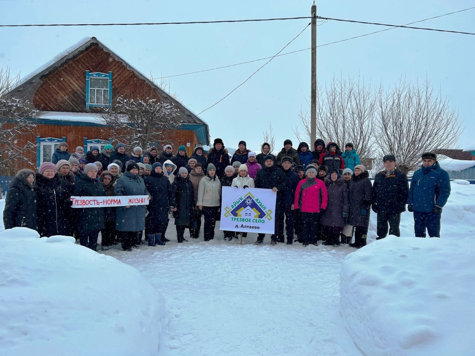 Выездные специалисты посетили жителей деревни Алтаево