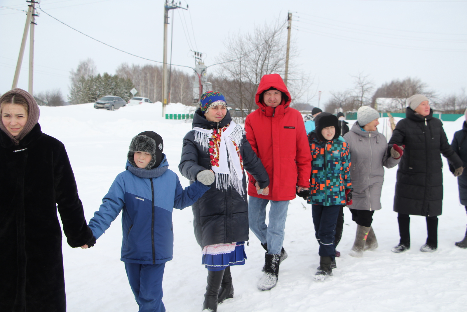 В Старом Варяше пели на разных языках и водили большой хоровод