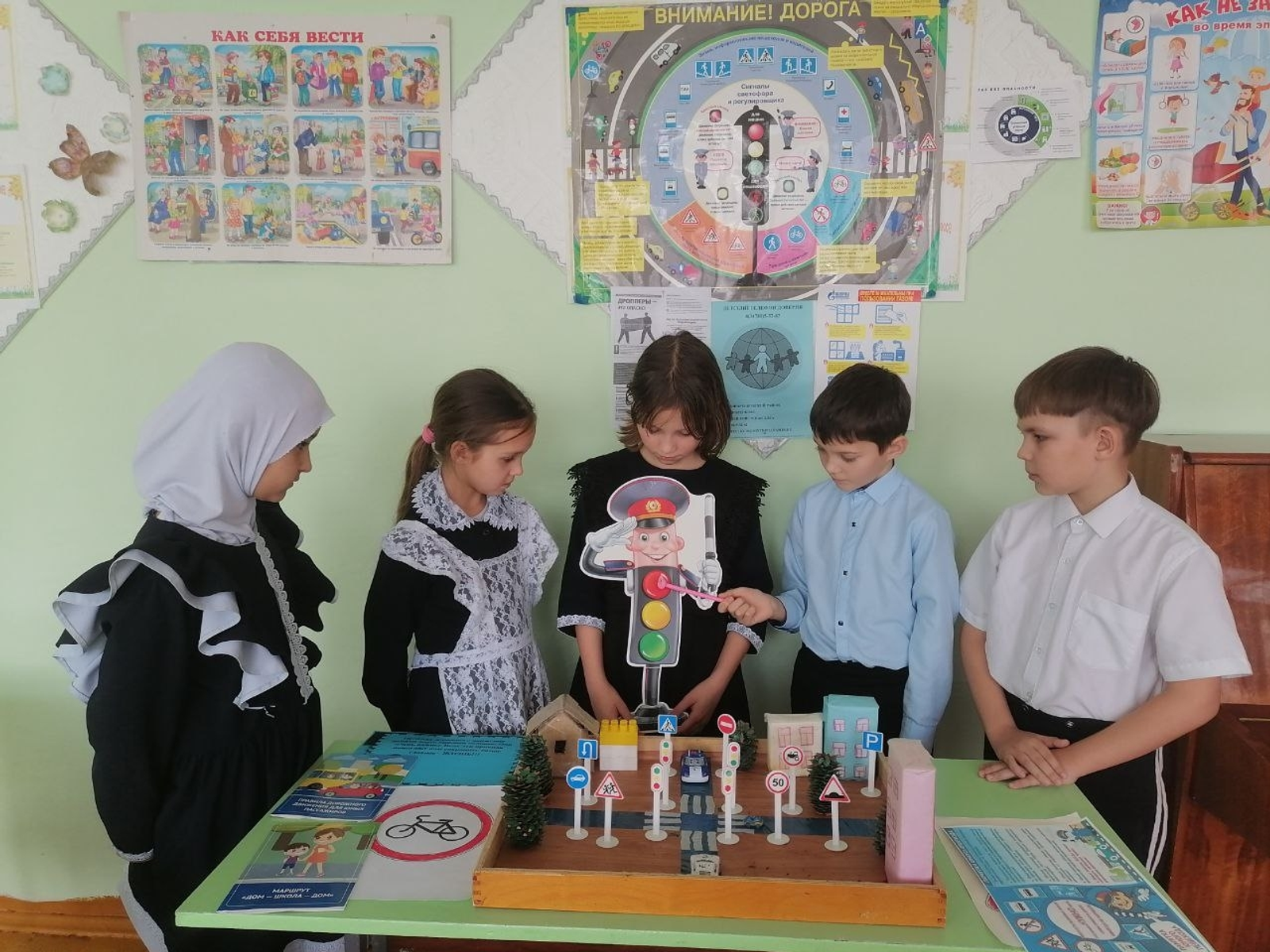 ВНИМАНИЕ! ДЕТИ ИДУТ В ШКОЛУ