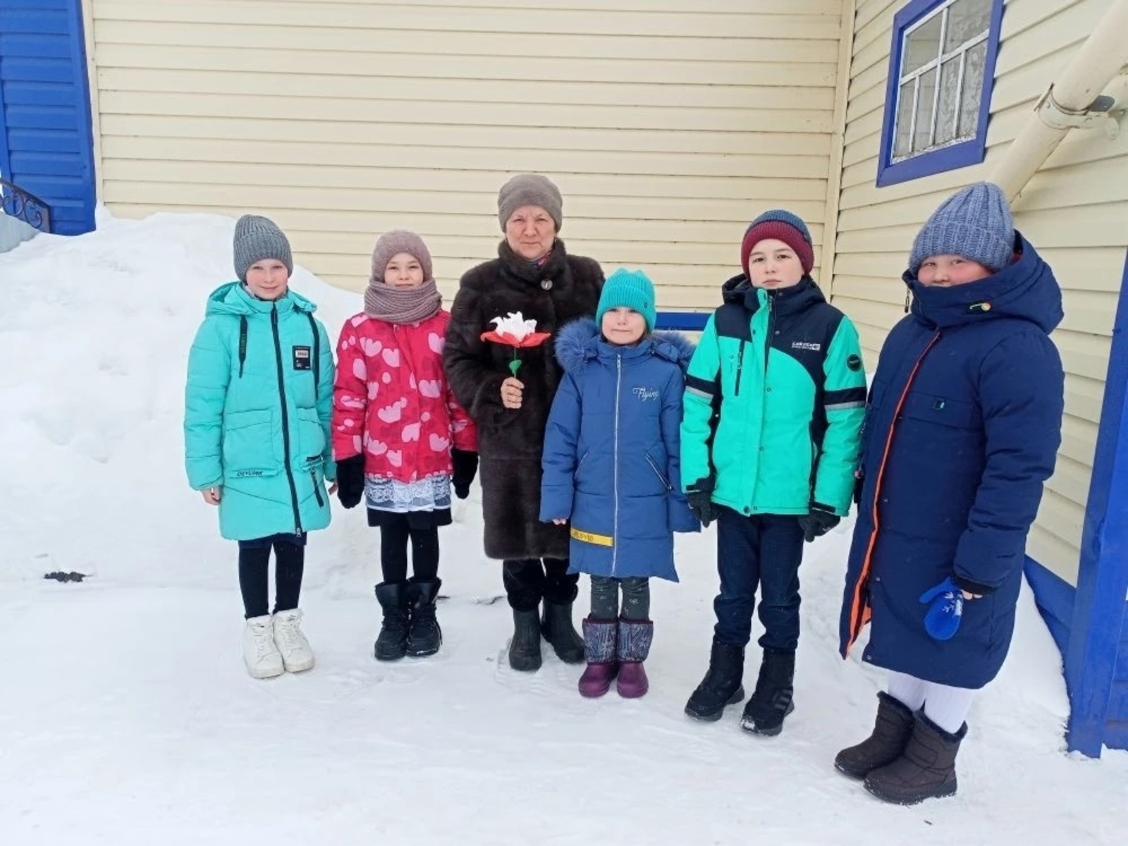 Нылпиослэн открыткаоссы кышномуртъёсты шумпоттӥзы