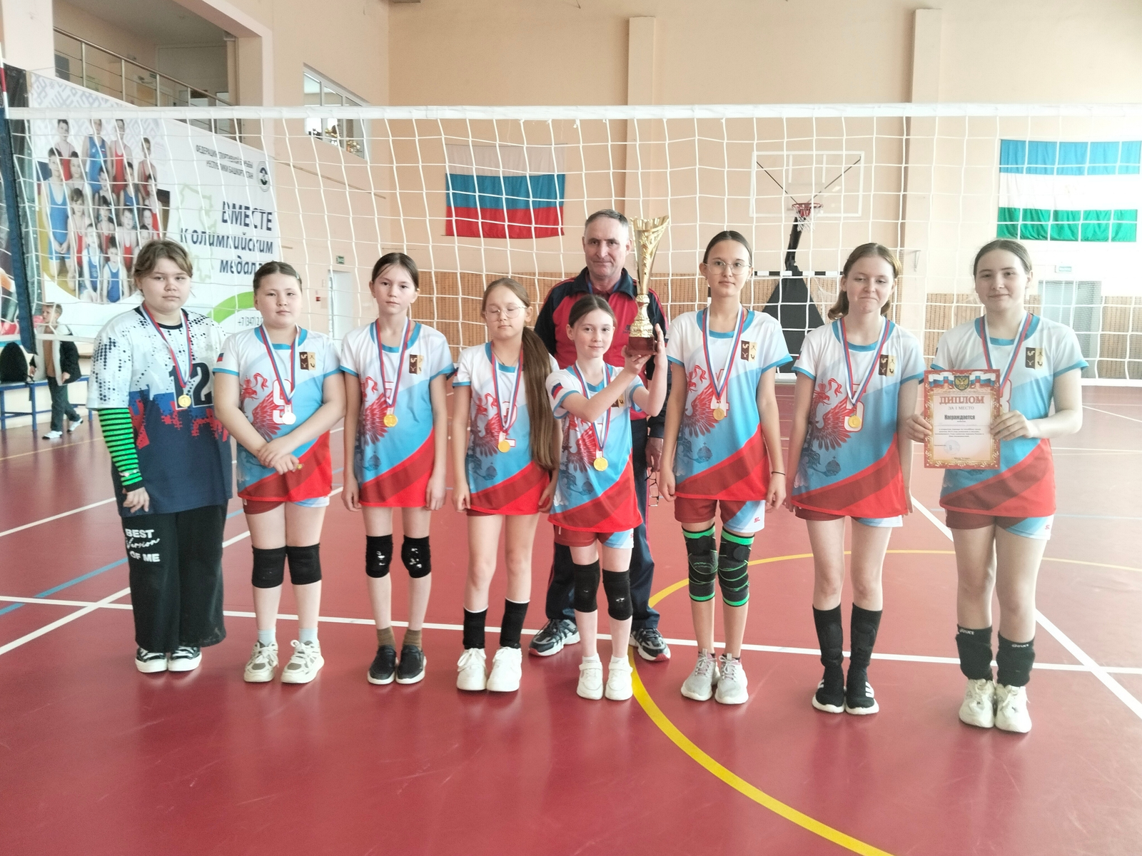 Нылъёс волейболэн шудӥзы