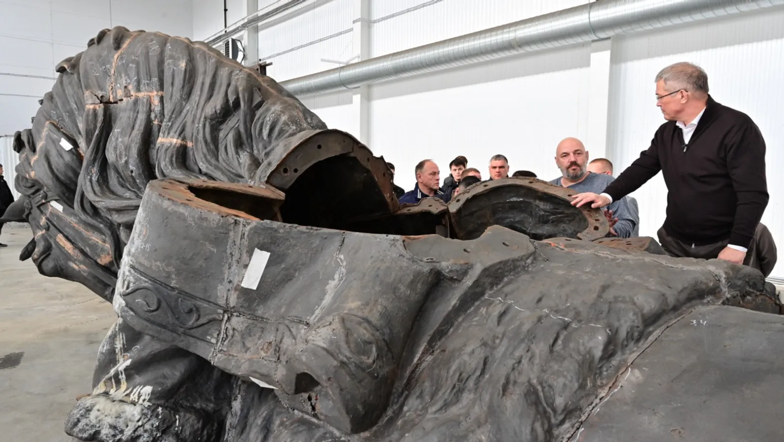 Радий Хабиров С. Юлаевлэсь памятниксэ выльдонэн герӟаськем ужъёсын тодматскиз