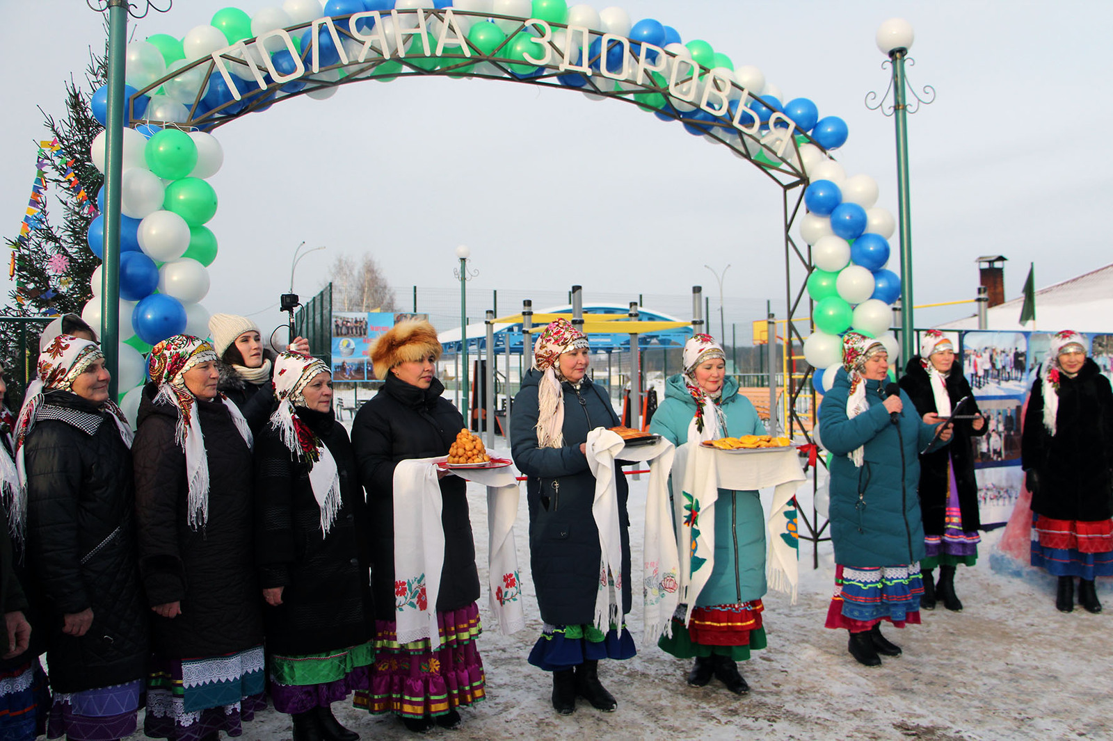 В селе Нижнебалтачево открыли детскую и спортивную площадки