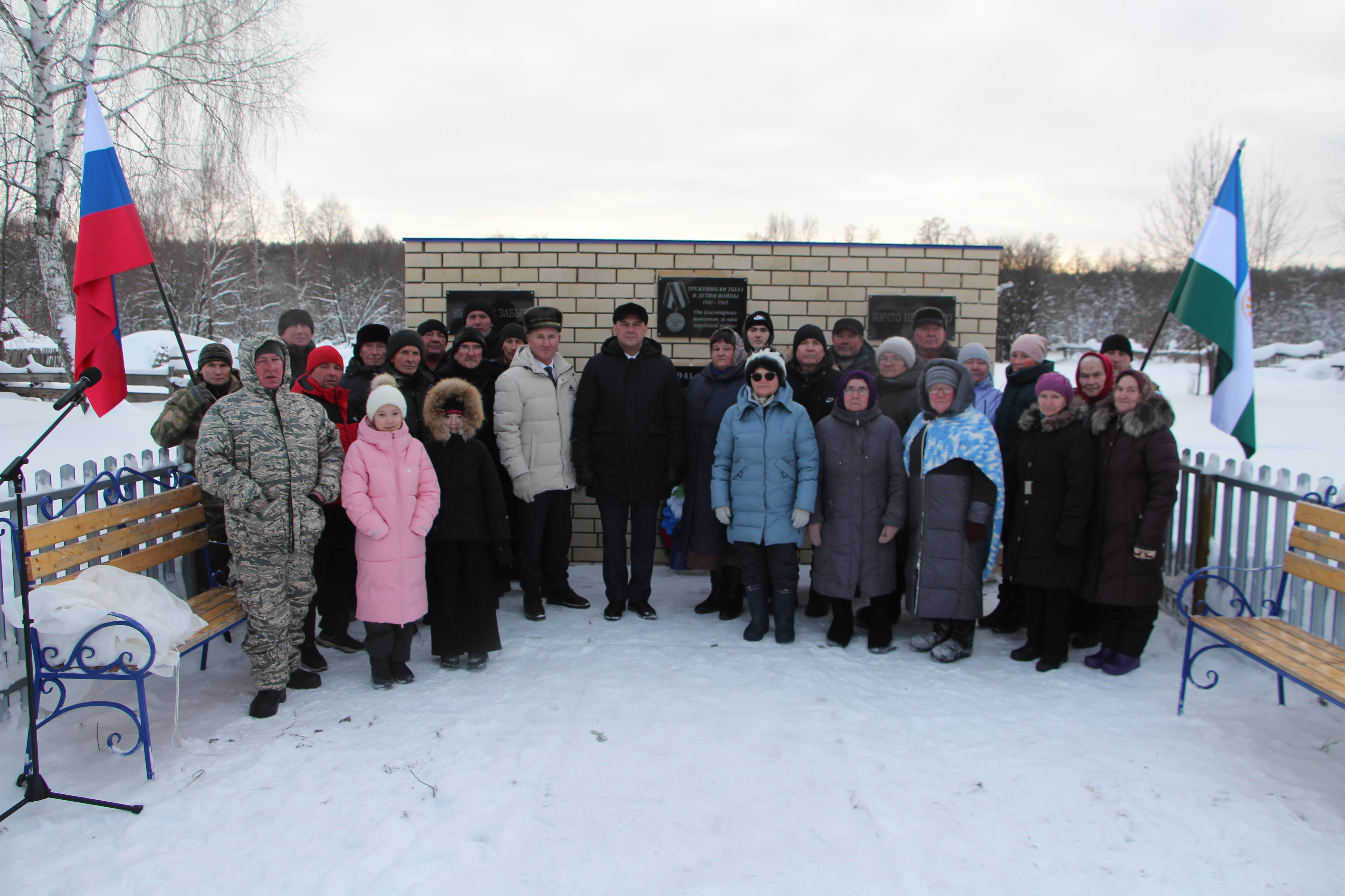 Одӥг нуналэ кык гуртын обелиск усьтӥзы