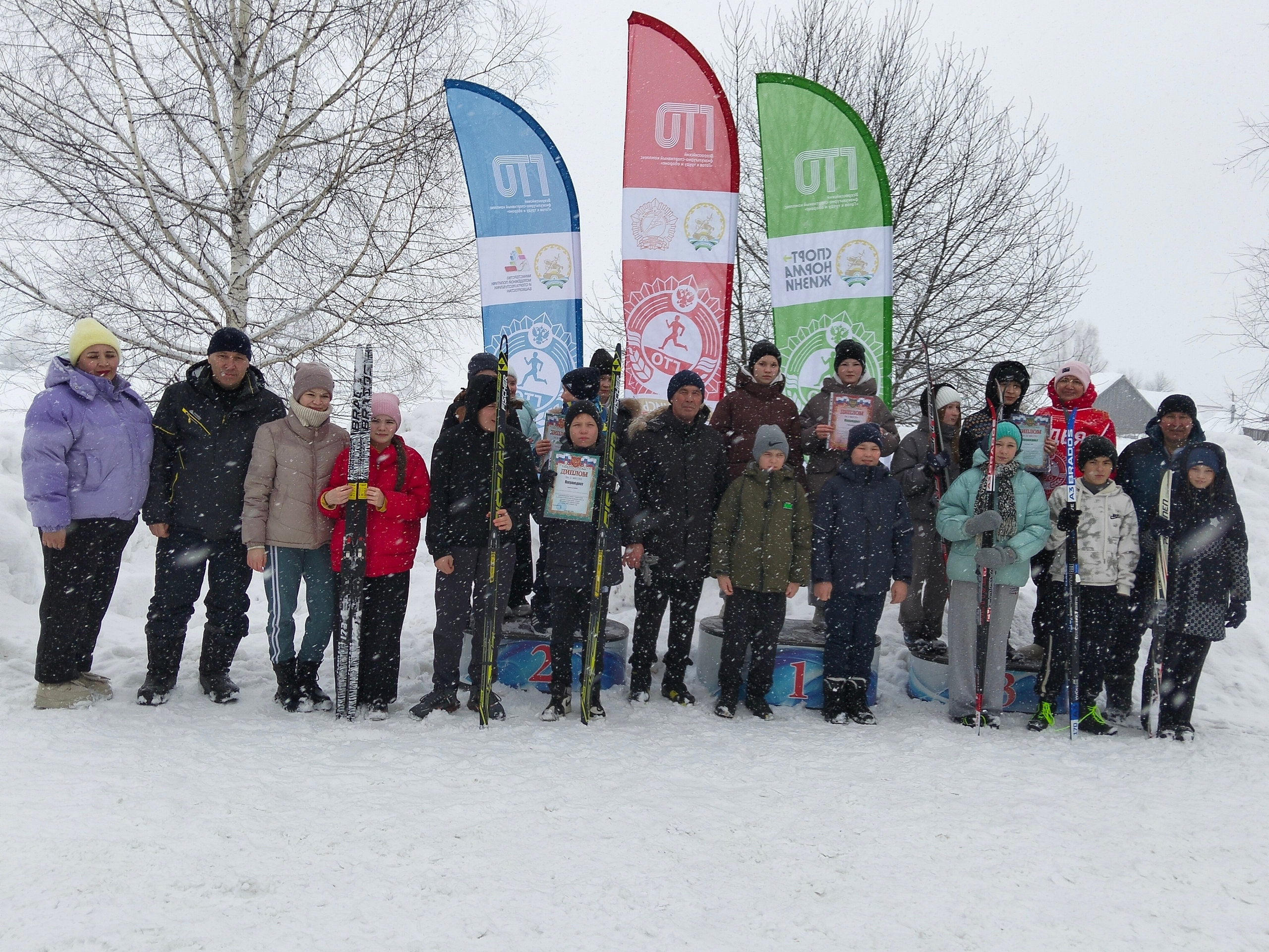 Школьники и учителя Татышлинского района соревновались в лыжных гонках