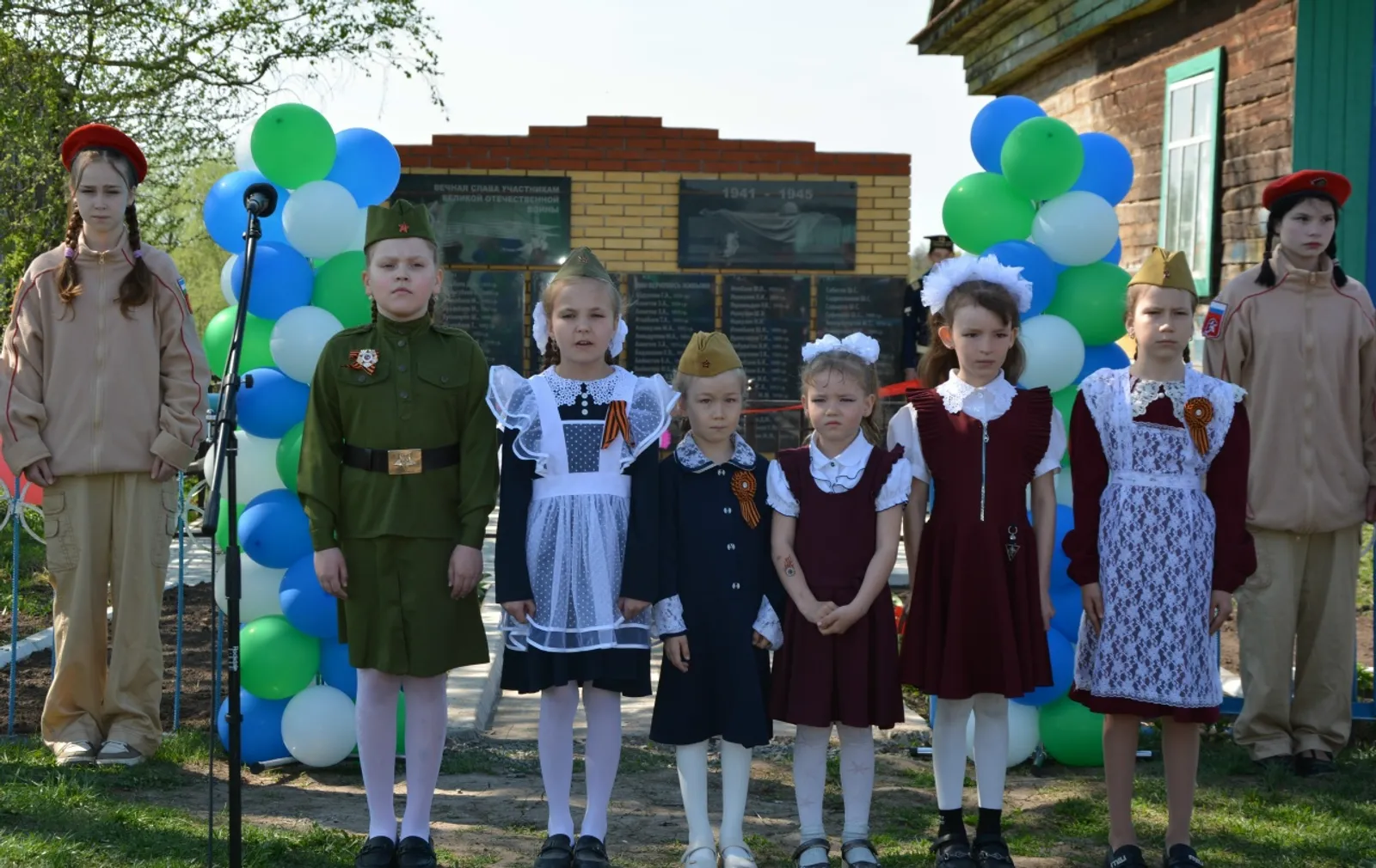 Удмурт гуртын Быдӟым Атыкай ожысь ожгарчиослы сӥзем обелискез усьтӥзы