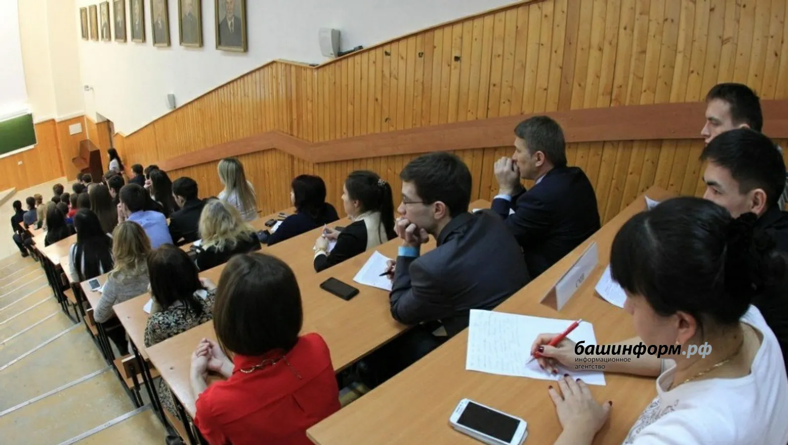 Право на льготное поступление в вузы получили вдовы участников СВО